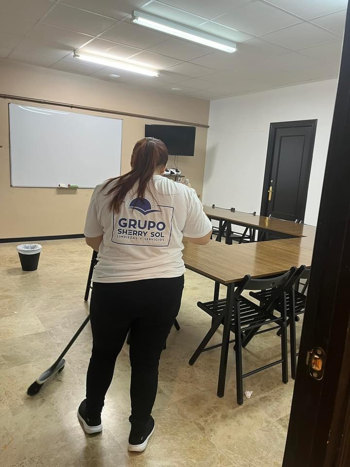 Limpieza de comunidades de vecinos y viviendas particulares en Jerez